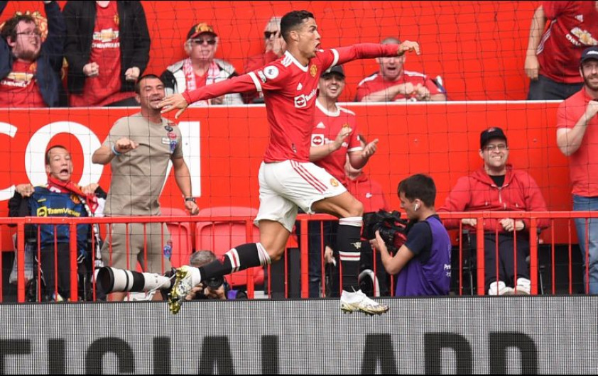 Cristiano Ronaldo anota 2 de 4 goles ante Newcastle en su regreso al United