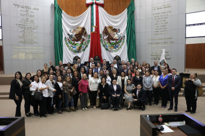 Aprueban iniciativa para reconocer derechos laborales de “Teachers”
