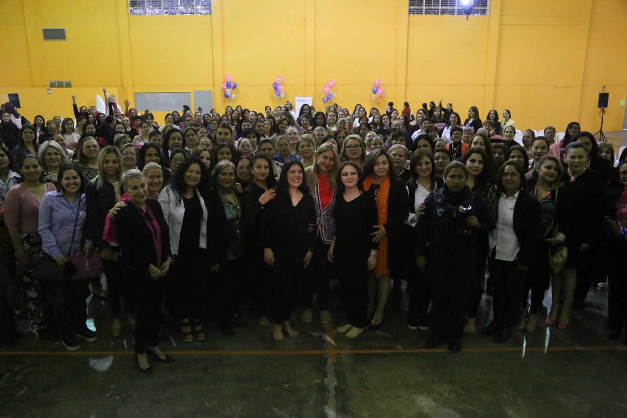 Reconoce Maki Ortiz logros de las mujeres