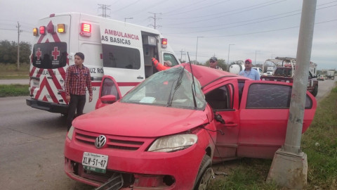 Percance vial lesiona a dos pequeños y joven madre