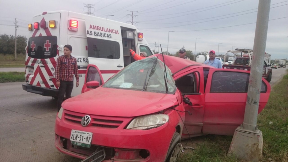 Percance vial lesiona a dos pequeños y joven madre