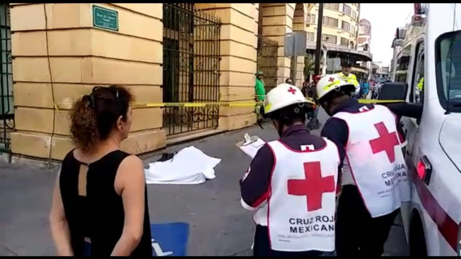 Muere de infarto a las afueras del SAT