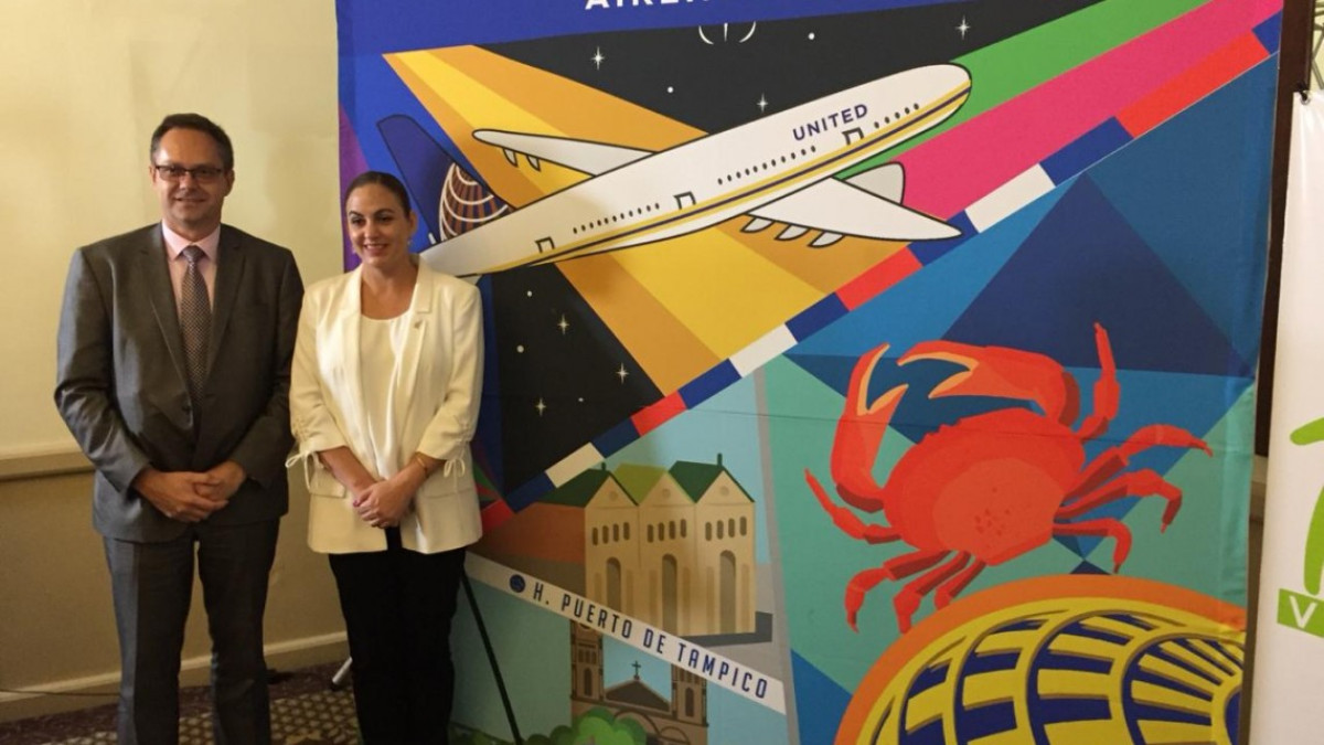 Con un mural cultural conmemoran 20 años de la ruta aérea Tampico - Houston