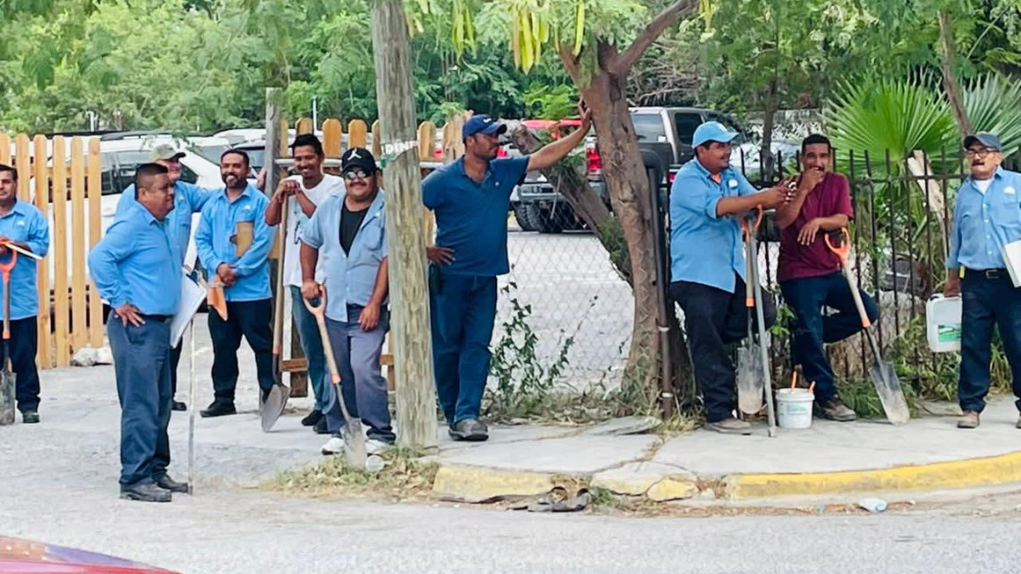 Trabajadores de la JAD realizan paro de labores por falta de vehículos oficiales