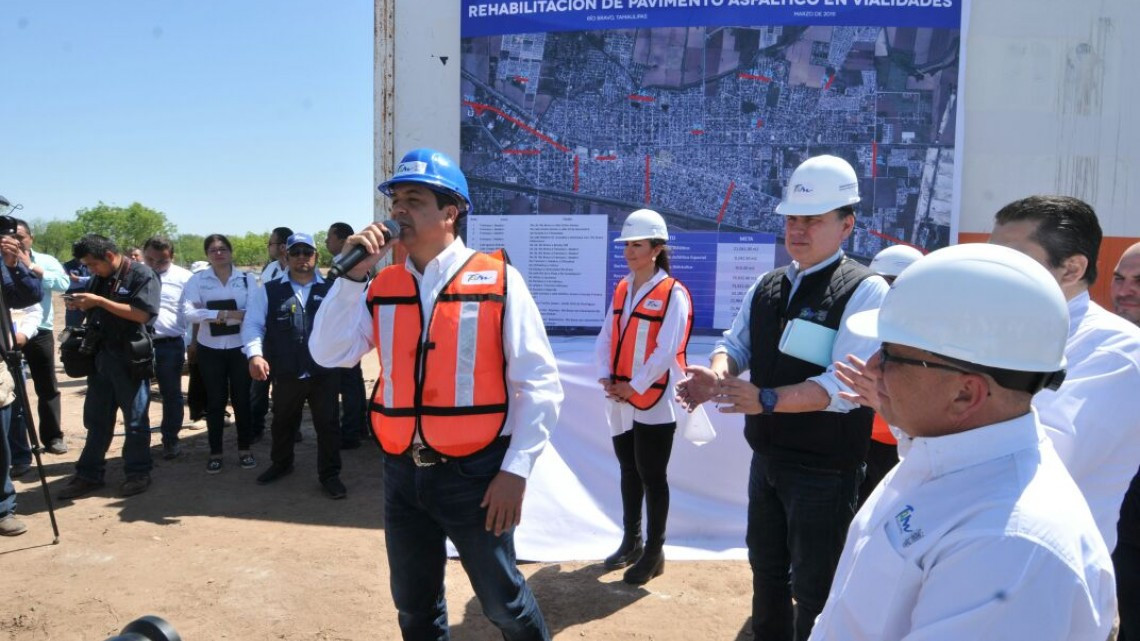  Rehabilitación de pavimentos beneficia principales vialidades de río bravo