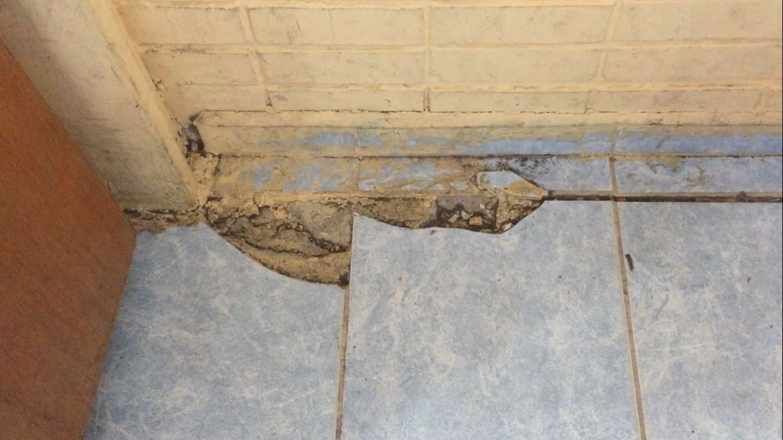 Paredes y pisos se quiebran en escuela primaria que se hunde