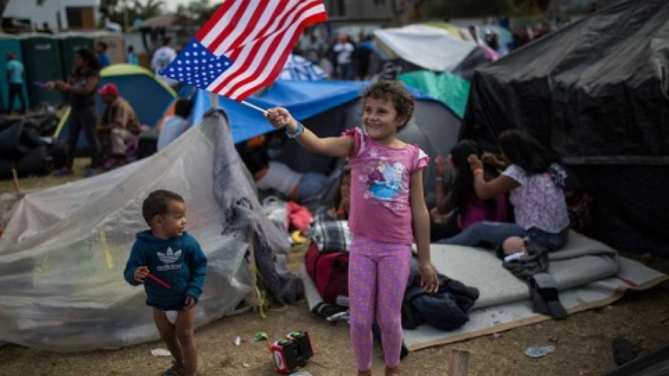 Trump pide a México frenar caravanas