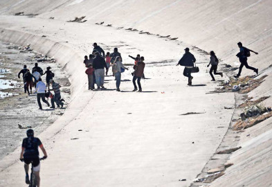 Detienen a casi mil migrantes por día en El Paso, Texas