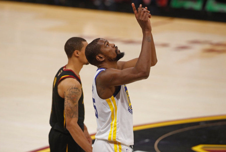 Warriors gana y complica la serie para Cleveland