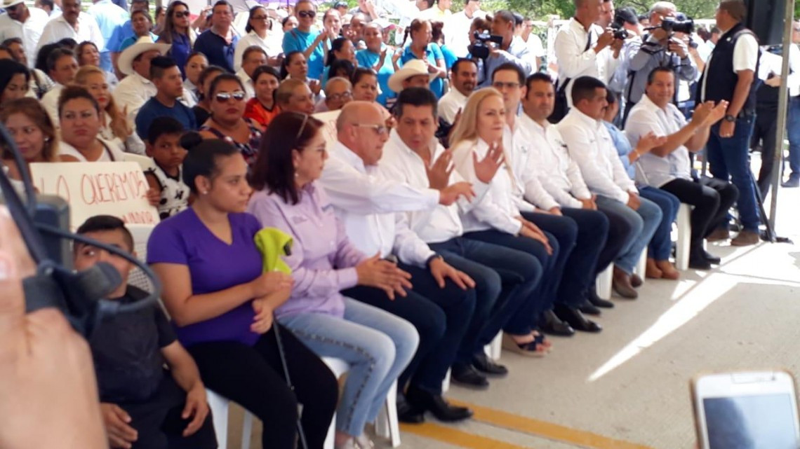 Inauguran vialidad y anuncian continuidad en la rehabilitación de un espacio multideportivo
