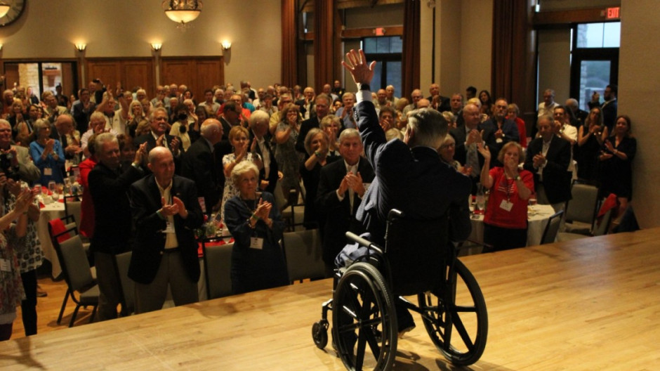 Greg Abbott, gobernador de Texas, da positivo a COVID-19