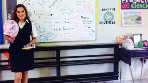 Destituyen a maestra por maltrato infantil