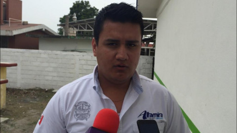 Analizan el retiro de unidades chatarras abandonadas en la vía pública