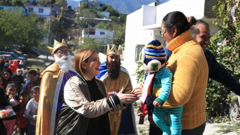 Entrega Ayuntamiento y DIF Victoria roscas y juguetes a familias