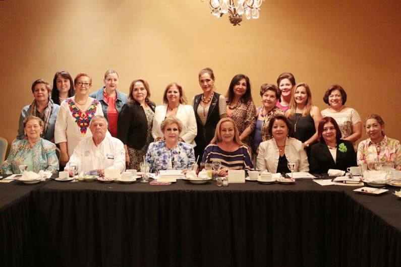 Acude alcaldesa a reunión de la AMMEST