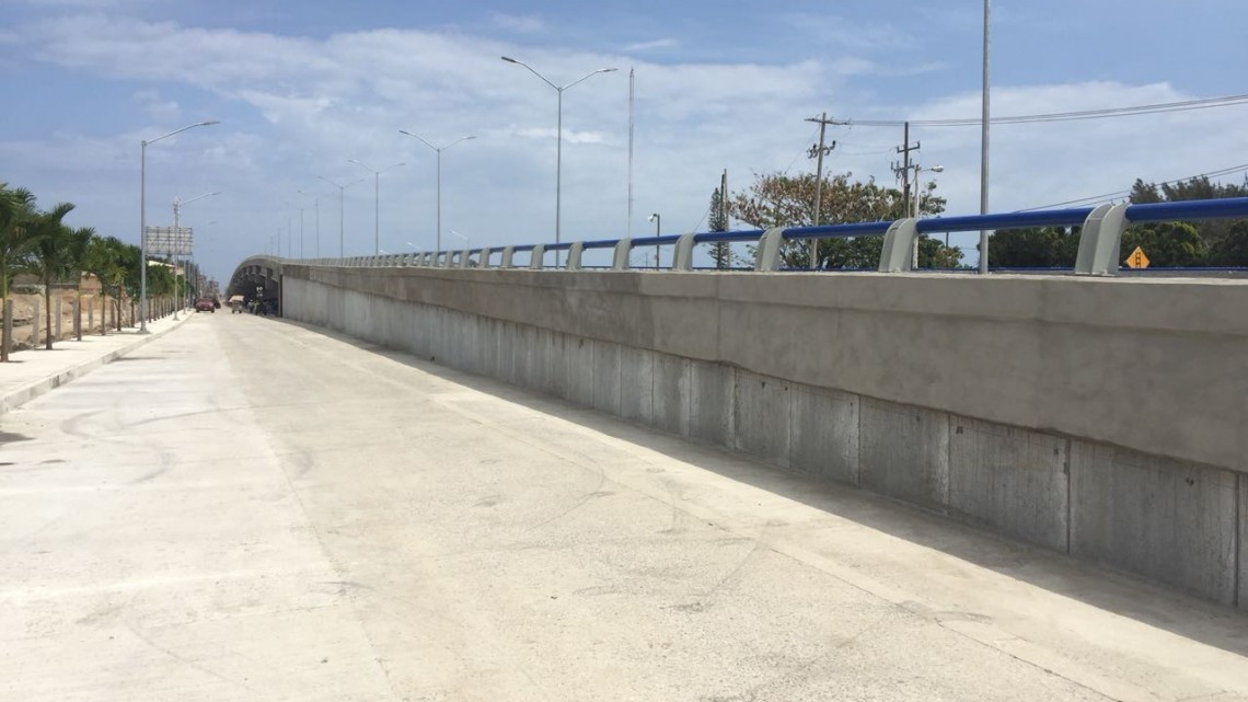 Abren circulación de puente superior de callejón de Barriles