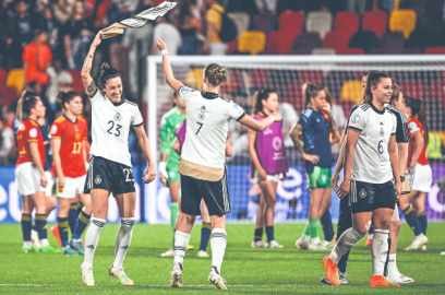 Alemania se clasifica a cuartos de la Eurocopa femenil