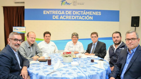 Entregan dictámenes de acreditación a Salud