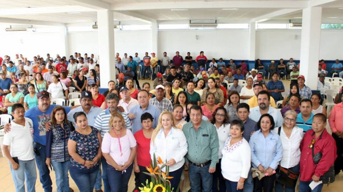 Entregan uniformes a empleados municipales