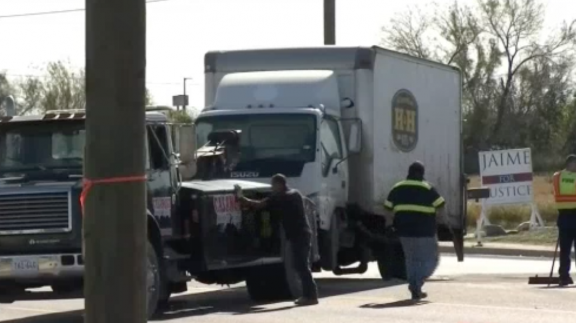 Motociclista pierde la vida tras choque con camión