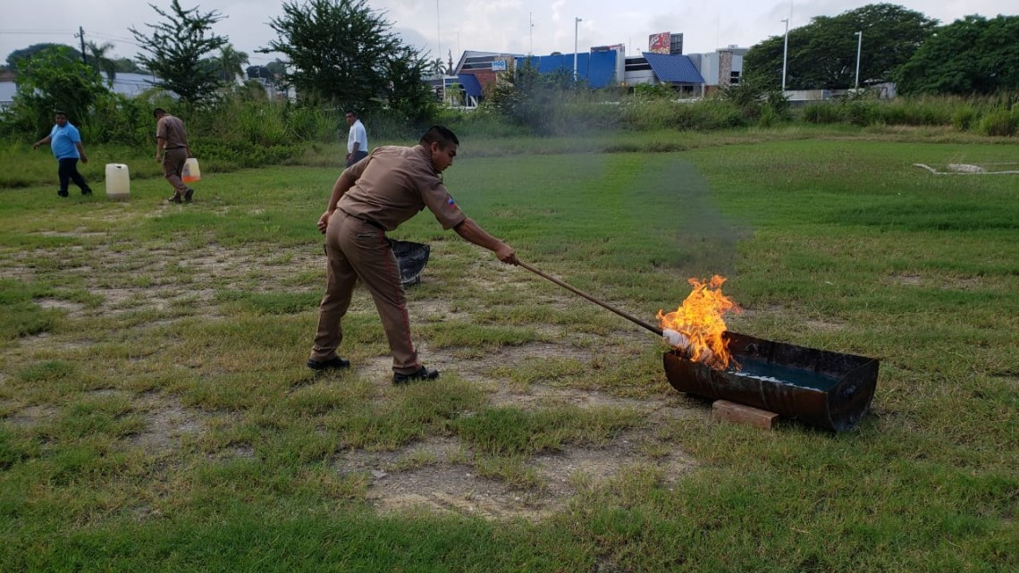 Realizan cursos de capacitación a personal de hoteles para manejo de extintores