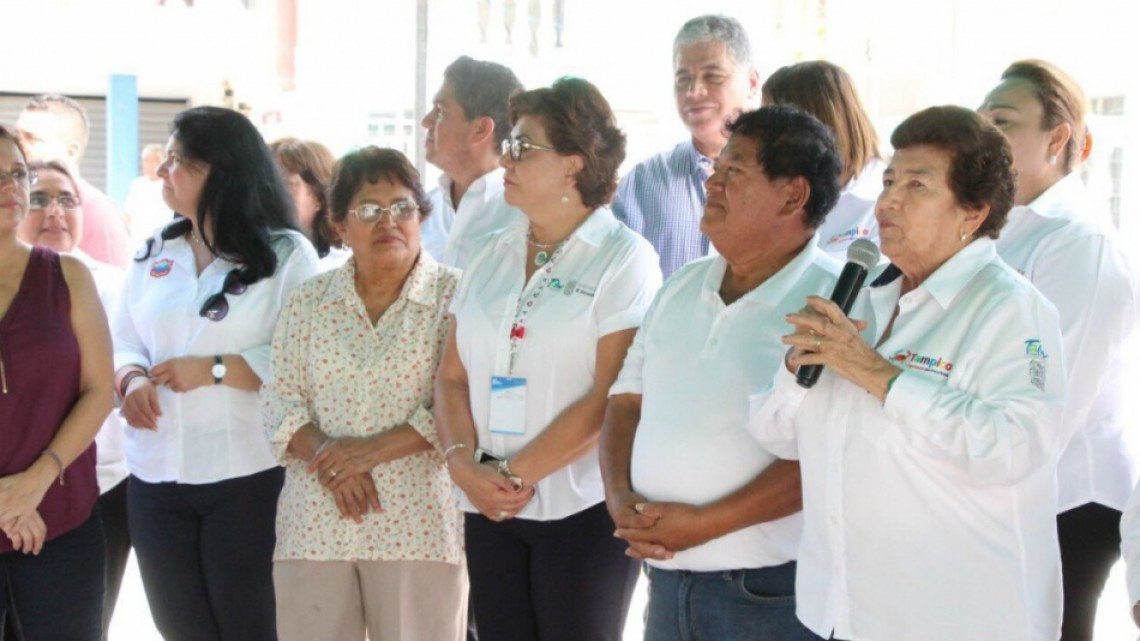 Entrega Peraza Guerra comedor escolar y calle a tampiqueños