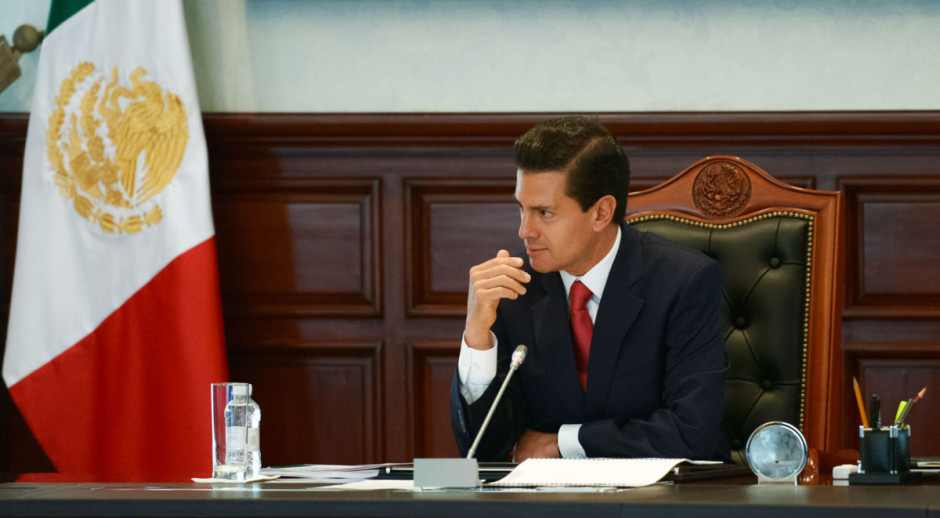 EPN pide a gabinete explicar razones del aumento a gasolina