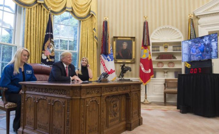 Trump pide acelerar proceso para enviar al hombre a Marte durante su primer mandato 