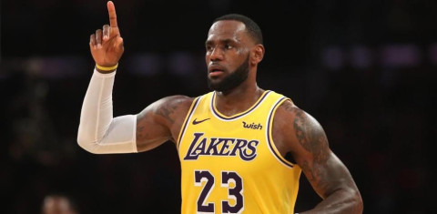 LeBron James renueva con Los Angeles Lakers