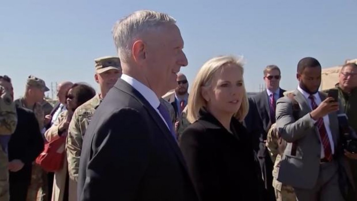 James Mattis visita a las tropas desplegadas en Texas