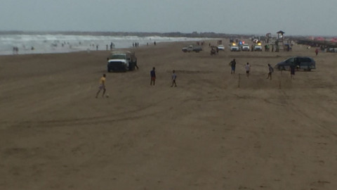 Poca afluencia en este Jueves Santo, a playa tesoro