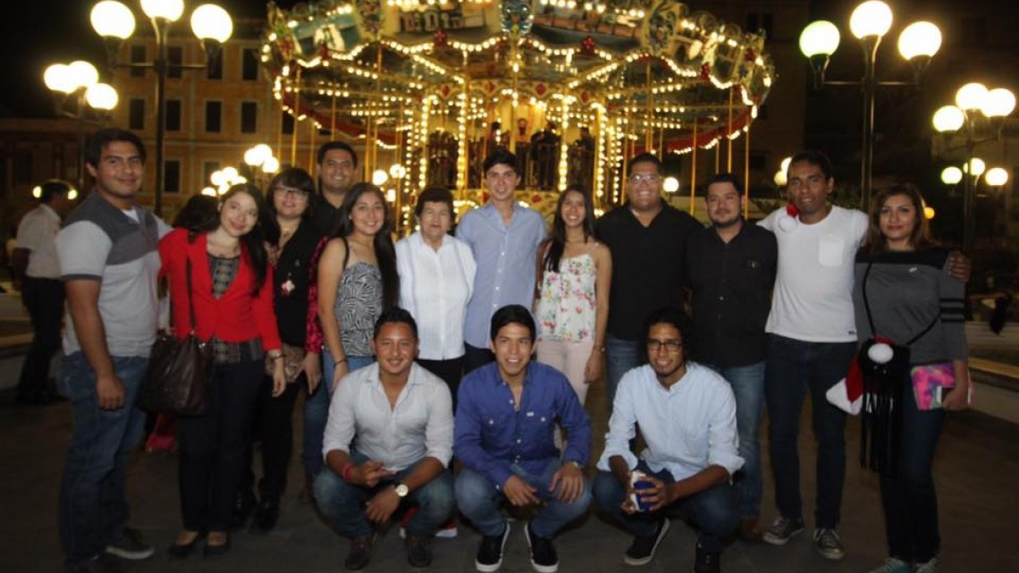 Inauguran espectacular Carrusel en Plaza Hijas