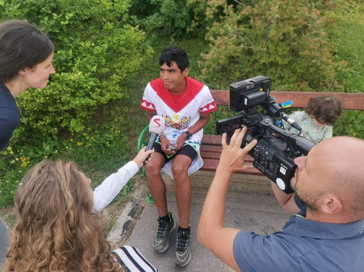 Deportista raramuri abandona competencia por dolor en las rodillas 