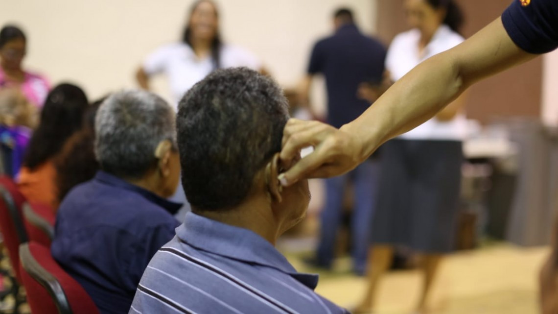 DIF Tamaulipas entrega lentes graduados y aparatos auditivos