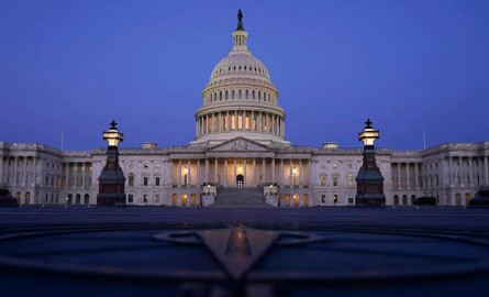 Senado de EU aprueba plan fiscal de Trump con impuesto a remesas