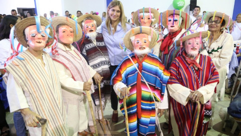 Celebra Maki a abuelitos en su día