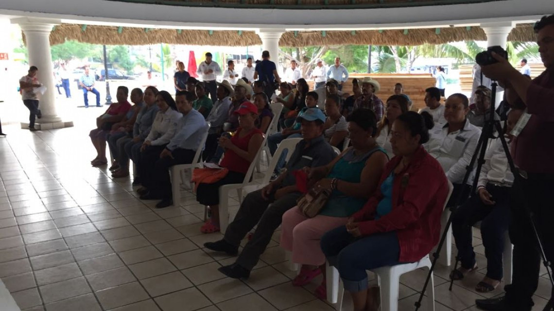 Entregan material a familias que se vieron afectados por tromba