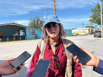 Llevan vacuna antirrábica casa por casa