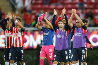 Chivas golea 3-0 al Mazatlán en su inicio en el Clausura 2022