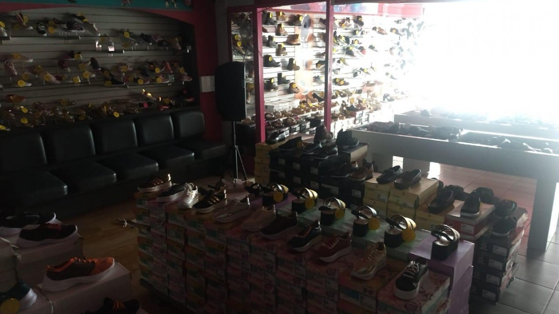 Comerciantes de la zona centro molestos ante cortes de luz