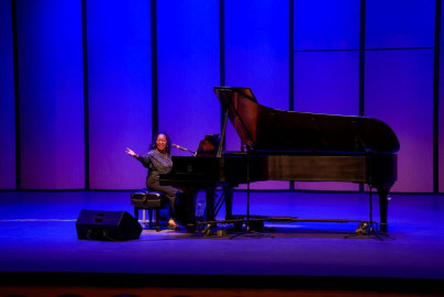 Argelia Fragoso Cautiva al Público de Nuevo Laredo en el XXXIII Festival Internacional de la Costa del Seno Mexicano