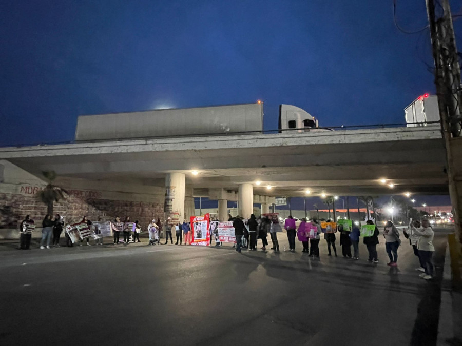 Protestan y bloquean vialidad por mujeres desaparecidas