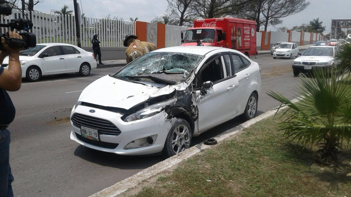 Fuerte choque frente a la UAT