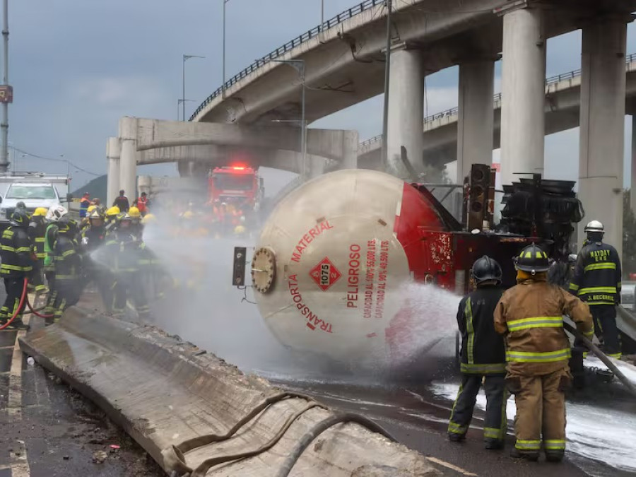 Sube a 32 el número de víctimas por explosión de pipa en Iztapalapa