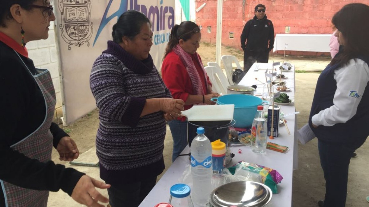 Capacitan a mujeres para reducir maltrato en el seno familiar