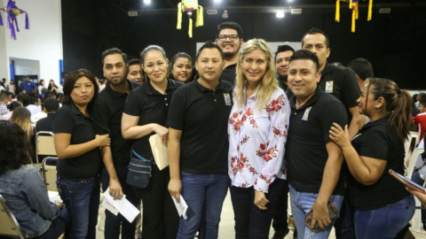 Entrega Maki Ortiz más de 13 MDP para titulación de universitarios