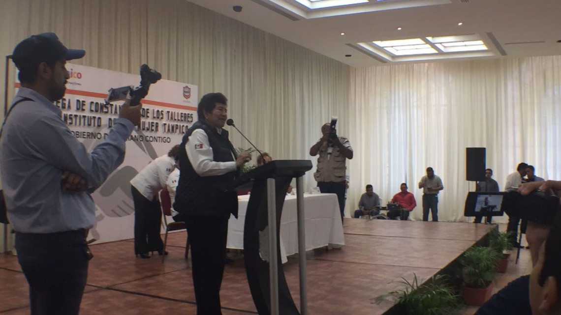 Entregan constancias a 590 mujeres que se autoemplearon