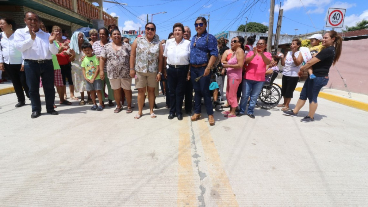 Inaugura Ayuntamiento porteño pavimentación de 4 vialidades