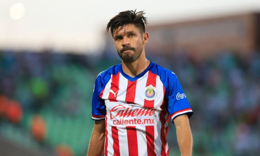Chivas hace oficial la salida de Oribe Peralta