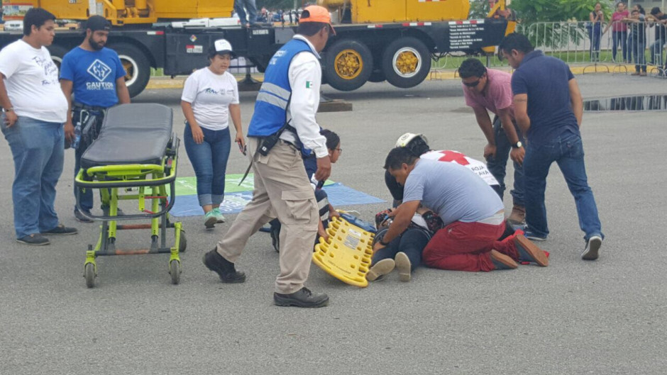 Adolescente se lesiona al aventarse del bungie 